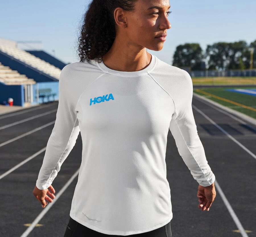 Hoka One One Top Kadın Beyaz - Performance Long Sleeve - AK3902147